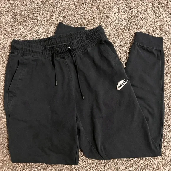 Nike Women’s Black Jogger Sweats - Picture 3 of 4